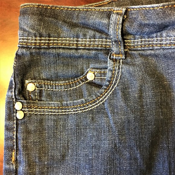 L.E.I. "Sophia Hiphugger Flair" Jeans  |  Size 3 - Picture 4 of 14